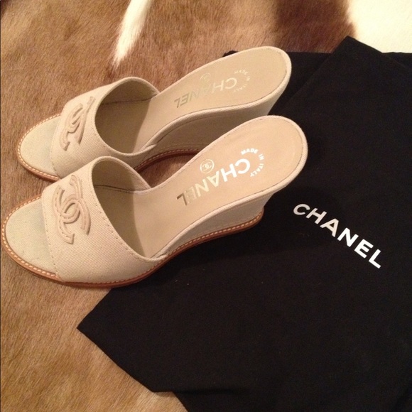 💋Chanel Wedges - Picture 3 of 4